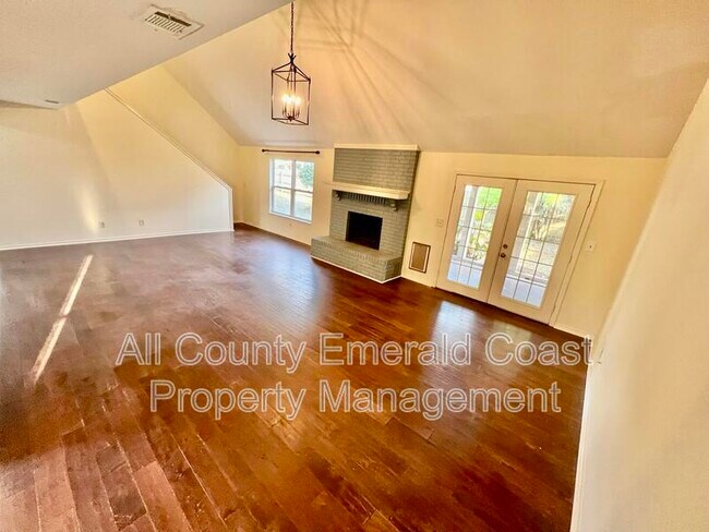 Building Photo - 710 Swan Ln