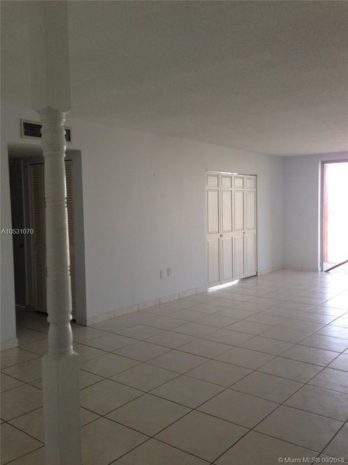 Foto del edificio - 1750 NE 191st St