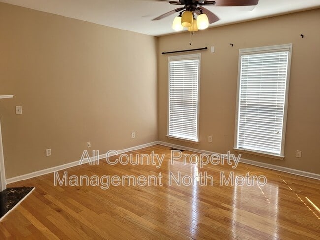 Building Photo - 5005 Foxfield Trace SE