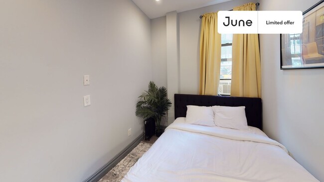 Foto del edificio - Private bedroom in 3 bed/1 bath Home