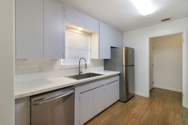Foto del edificio - 609 E Walnut Ave