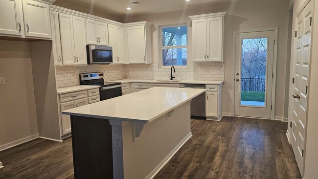 Kitchen - 5374 Bellflower Hls