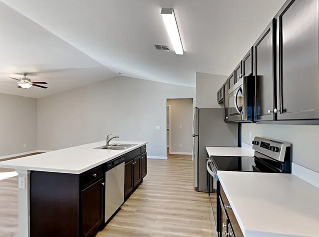 Building Photo - 25369 Doredo Dr