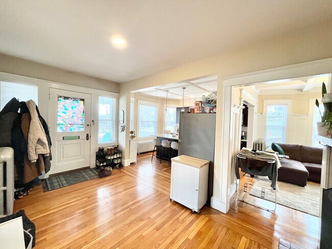 Building Photo - 3 Glenley Ter