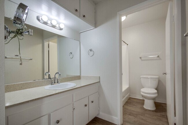 Foto del edificio - 1 Bed/1 Bath Pacific Beach