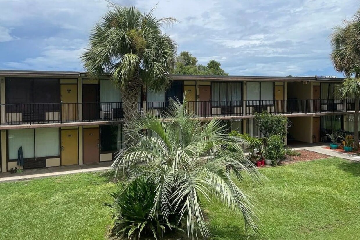 Efficiency Condo! 2nd floor unit at Sand Lake Courtyards AVAILABLE SEPTEMBER 10th! - Efficiency Condo! 2nd floor unit at Sand Lake Courtyards AVAILABLE SEPTEMBER 10th!