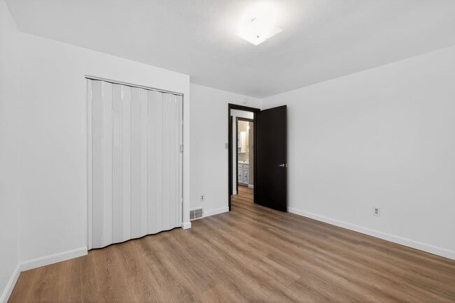 Foto del edificio - 213 Tilford Rd