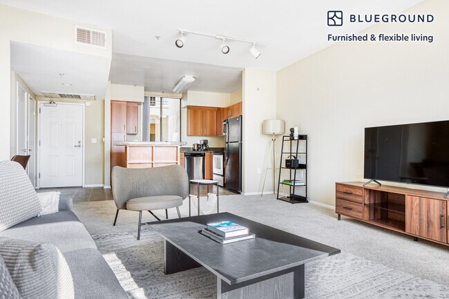 Building Photo - 880 N Alameda St