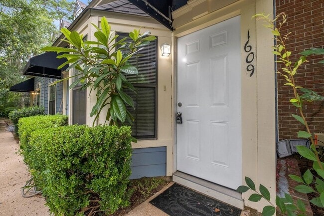 Photo - 1609 S Gadsden St Townhome