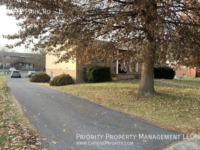 Building Photo - 1711 Park Rd