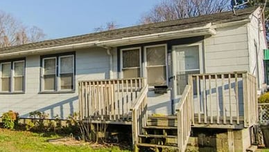 Building Photo - 134 Deaver St