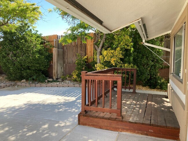 Foto del edificio - **READY FOR MOVE IN** 3 Bedroom/2 Bath Single Story Home