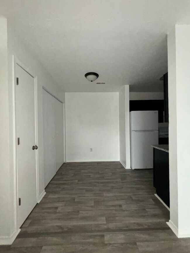 Foto del edificio - 711 Brett Cir