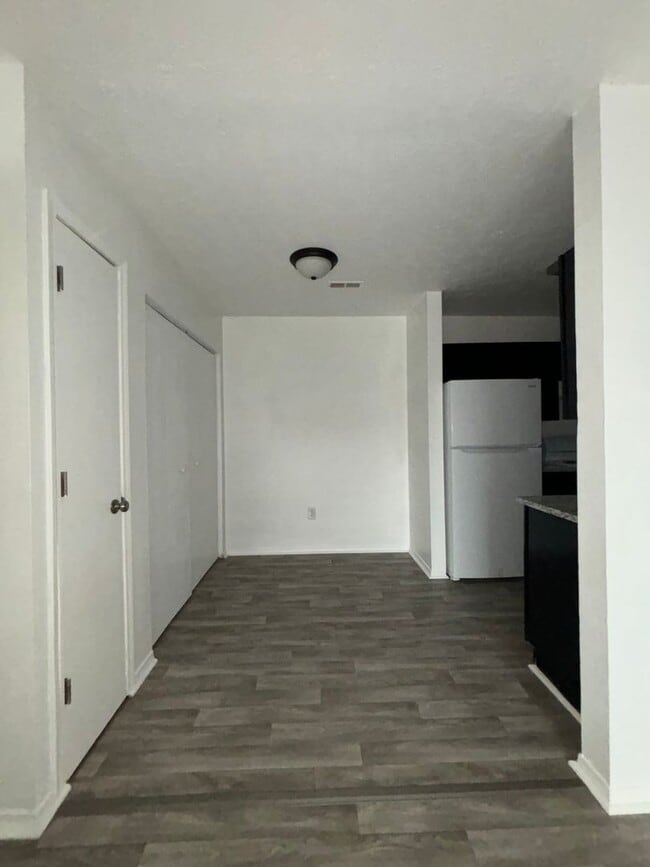 Building Photo - 711 Brett Cir