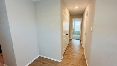 Building Photo - 236 Rustic Ridge Cir