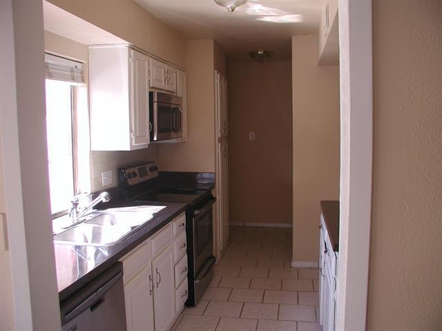 Building Photo - 2716 Kingston Dr
