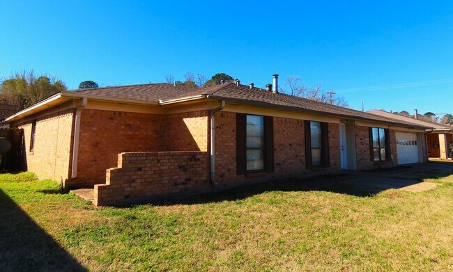 Building Photo - 414 Muller Garden Rd