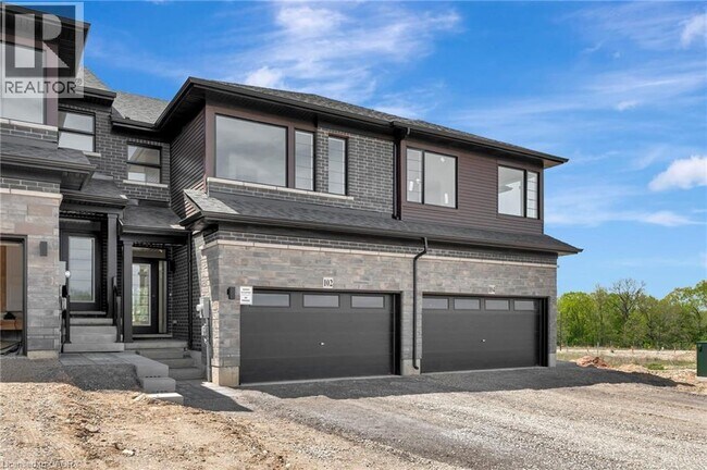 Photo du bâtiment - 102 Gort Ave