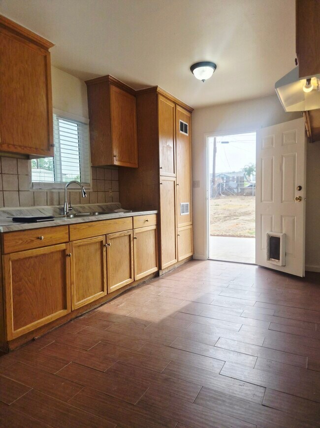 Foto del edificio - 9943 Catawba Ave