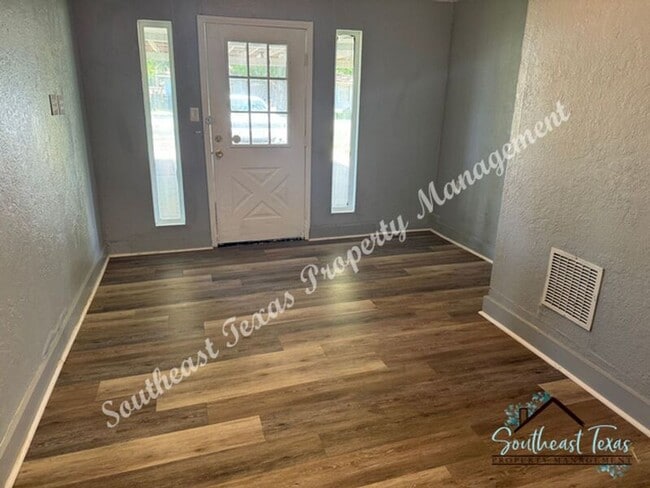 Foto del edificio - 3841 Canal Ave