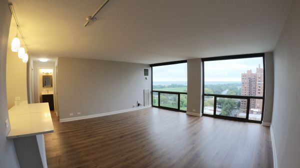 Building Photo - 4343 N Clarendon Ave