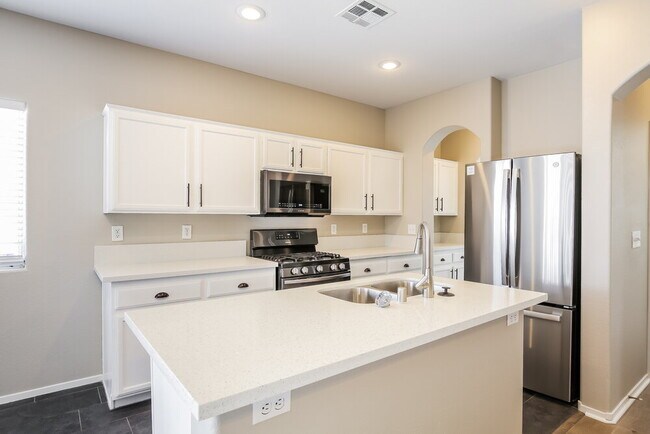 Foto del edificio - 1704 Mizzenmast Ave