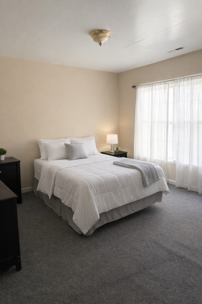 Foto del edificio - THE ESTHER Private Room + Private Bath • No Deposit • Utilities Included • 14 Min to Center City