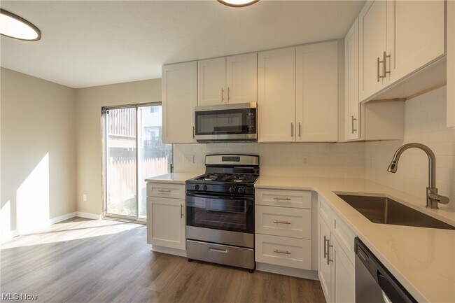 Building Photo - 993 Cornell Ct