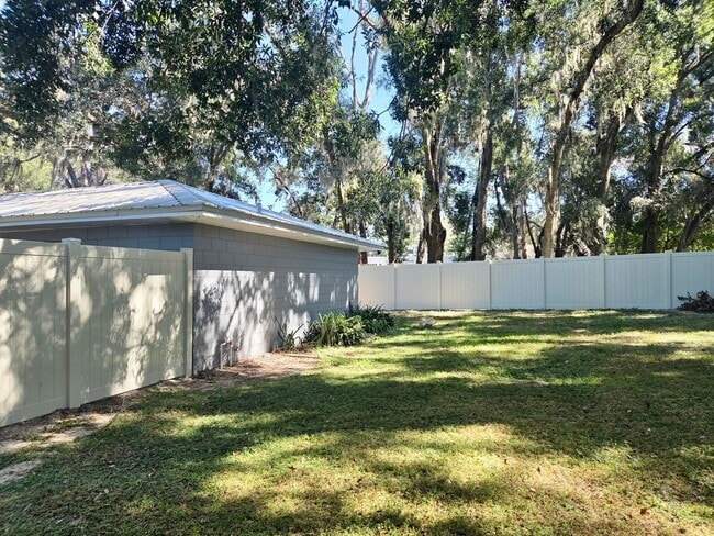 Building Photo - Coming Soon! 2 Bedroom, 1 Bathroom Duplex ...