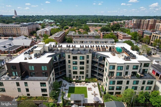 Foto del edificio - 701 N Henry St