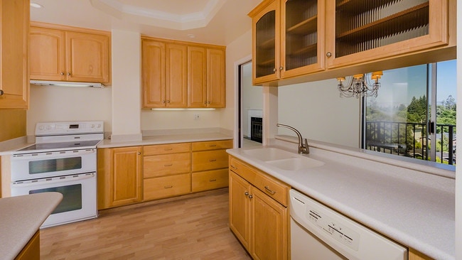 Building Photo - 1330 University Dr