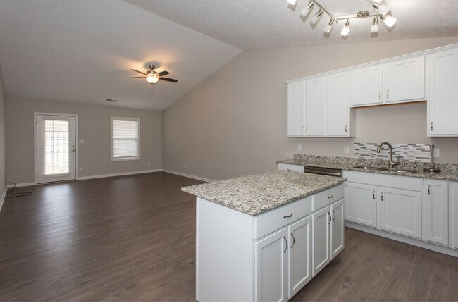 Building Photo - 5339 Avery Woods Ln