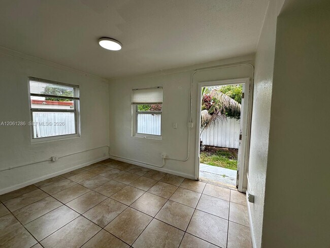 Foto del edificio - 728 SW 6th St