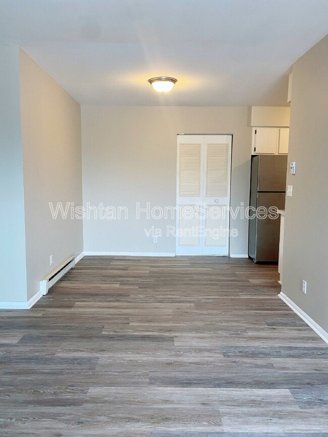 Building Photo - 204 Charleston Blvd