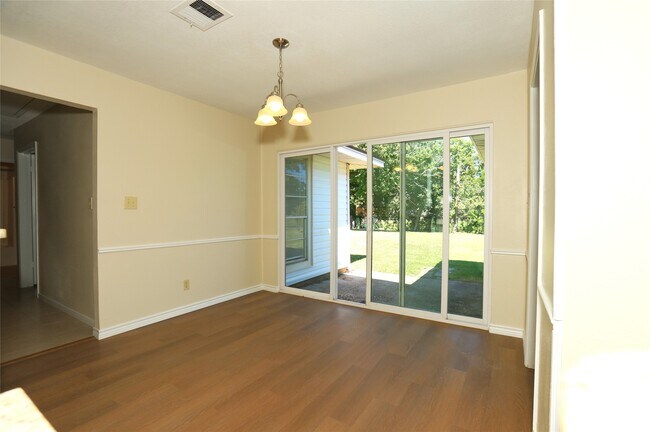 Building Photo - 206 Banyan Dr