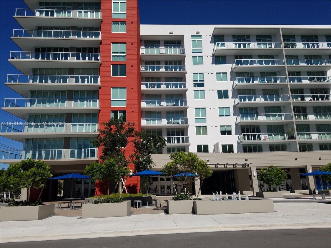 Foto principal - 7875 NW 107th Ave