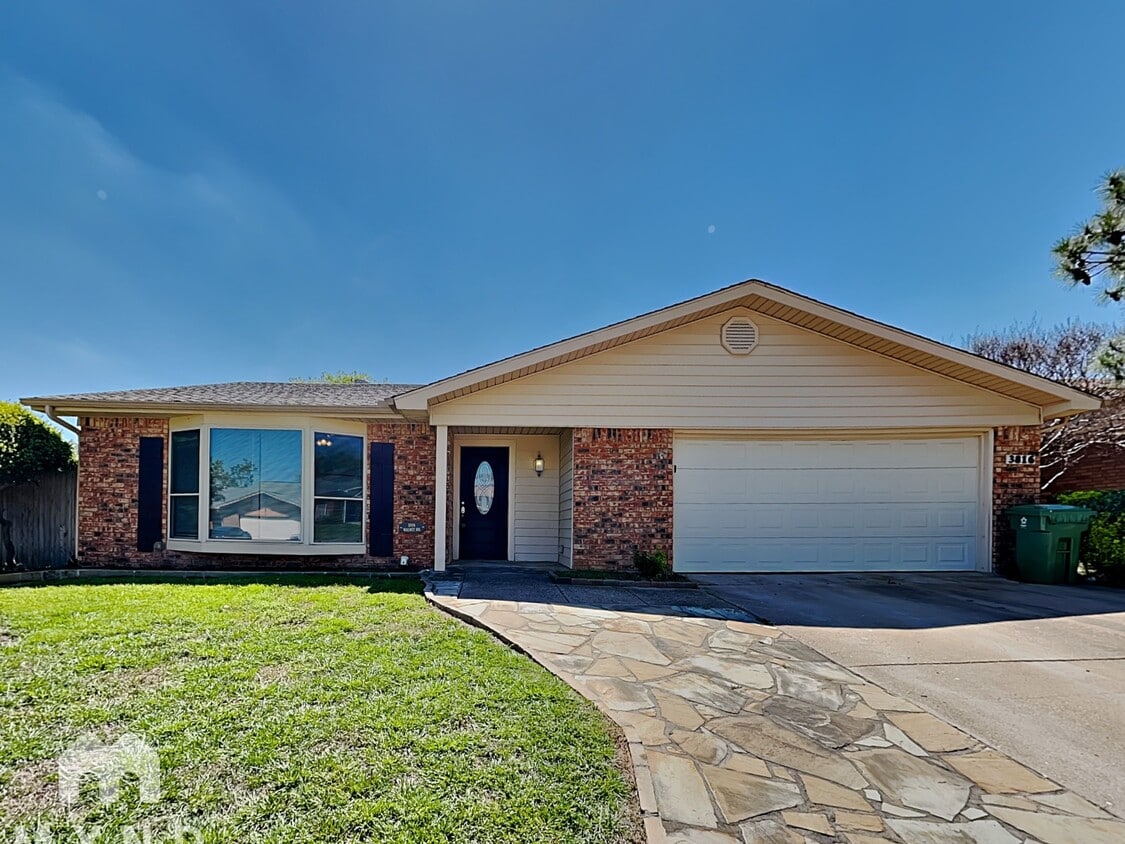 Primary Photo - 3816 Walnut Dr