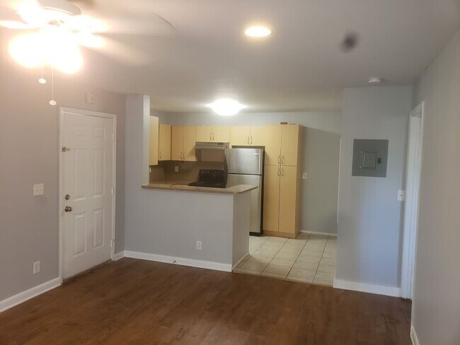 Foto del edificio - 1 BED 1 BATH IN THE HEART OF SUNRISE