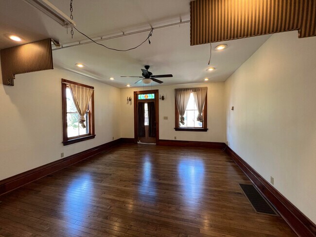 Building Photo - 712 Washington Ave