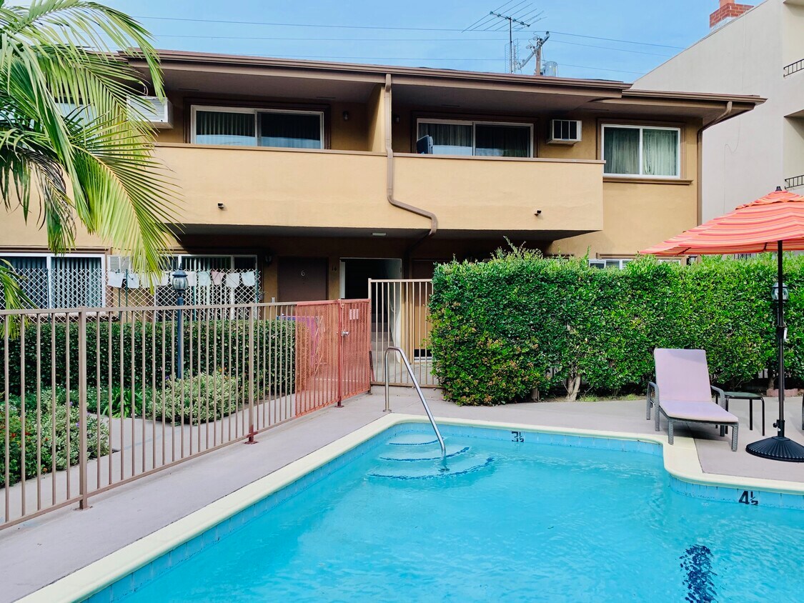Foto principal - 1300 S Barrington Ave