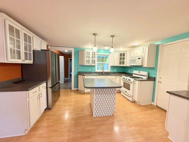 Foto del edificio - Beautiful 3 bed 2 bath home in Bloomington!