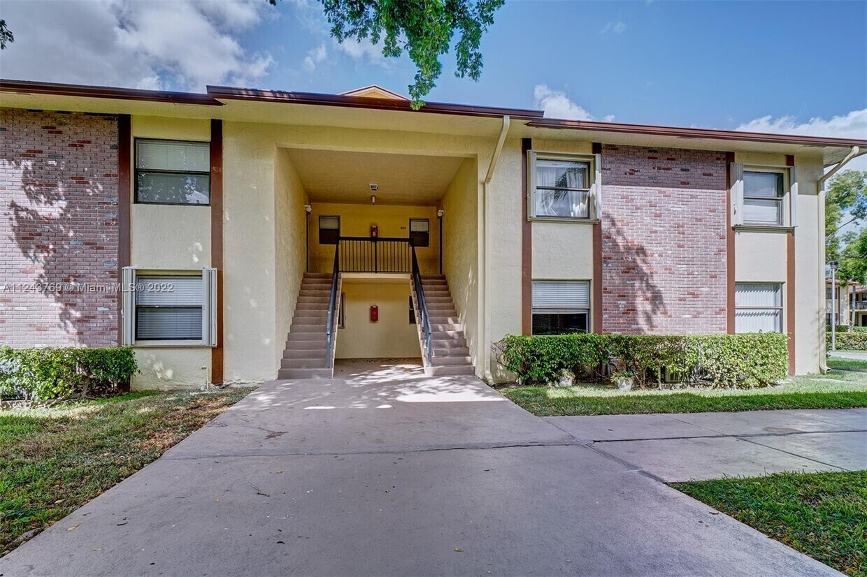 Photo - 10035 Winding Lake Rd (Sunrise, FL)