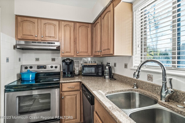 Building Photo - 119 Avery Avenue Unit A1