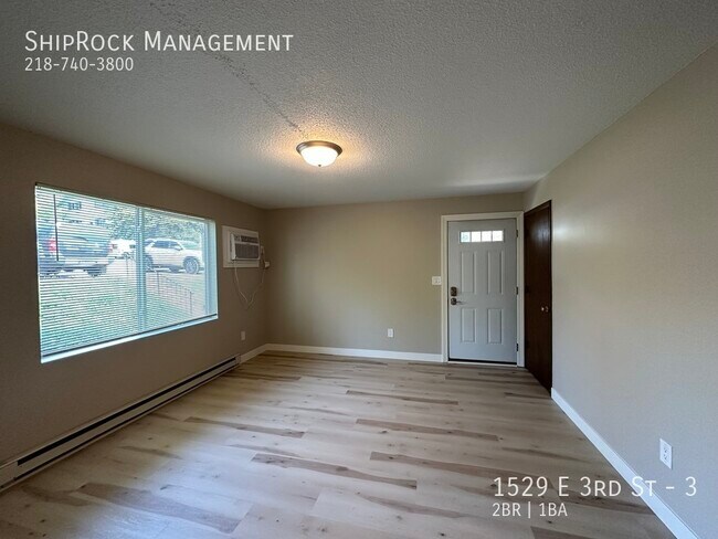Foto del edificio - 1529 E 3rd St