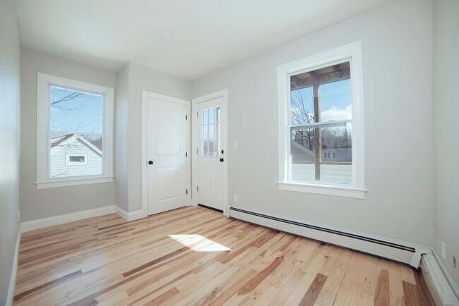 Building Photo - 10 Duffley Ct