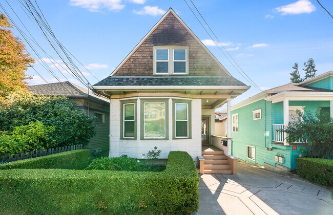 Building Photo - 4382 Howe St