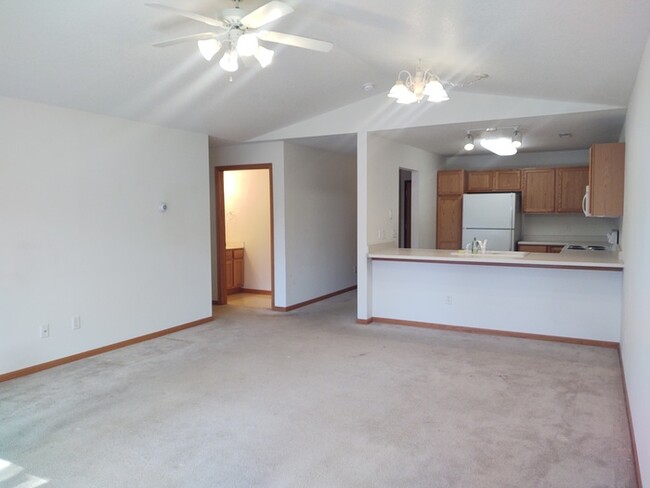 Building Photo - 10 Green Mountain Dr