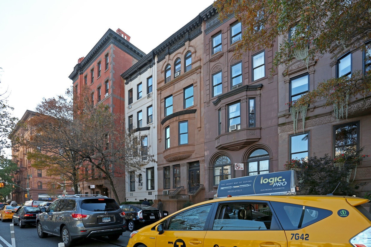 Building Photo - 104 W 76th St