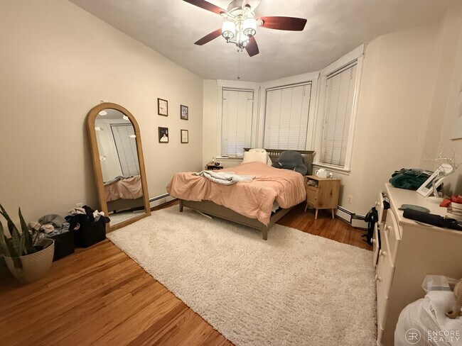 Foto del edificio - 61 Park Dr