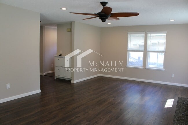 Building Photo - 3 Bedroom, 2.5 Bathroom Home with Garden Space in Gig Harbor
